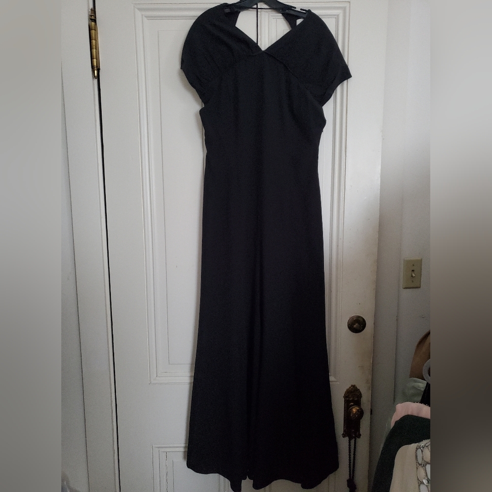 Sz 40 Fr NWT $1196 Tove silk gown with oval opening on the back